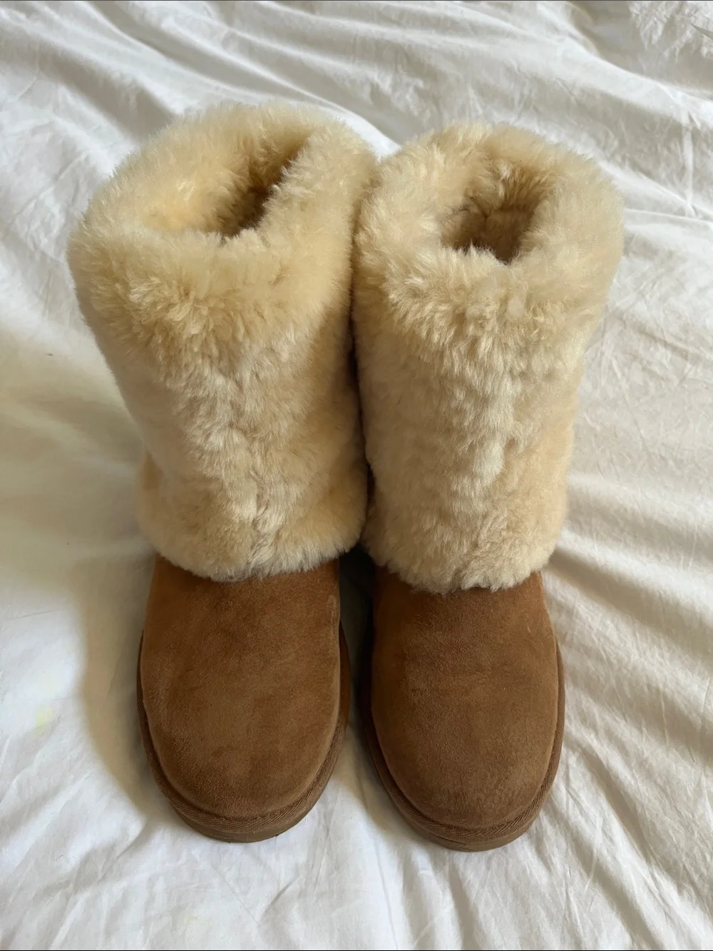 UGG Maylin chestnut suede and Sherling boots in excellent condition size 8